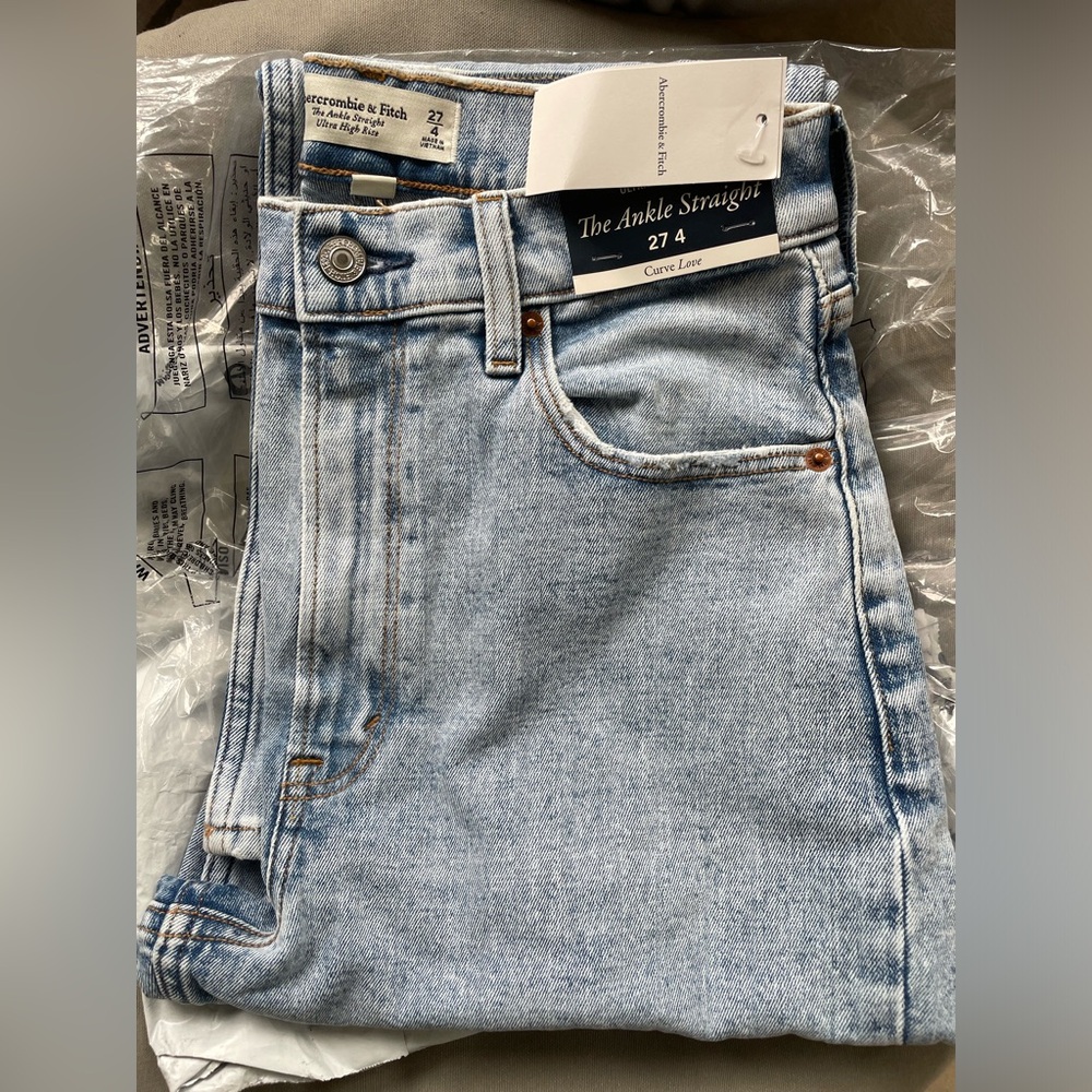 ✨SOLD✨A&F Curve Love Ankle Straight Ultra High Rise